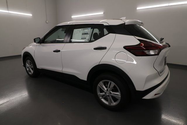 New 2025 Nissan Kicks Play S image 3