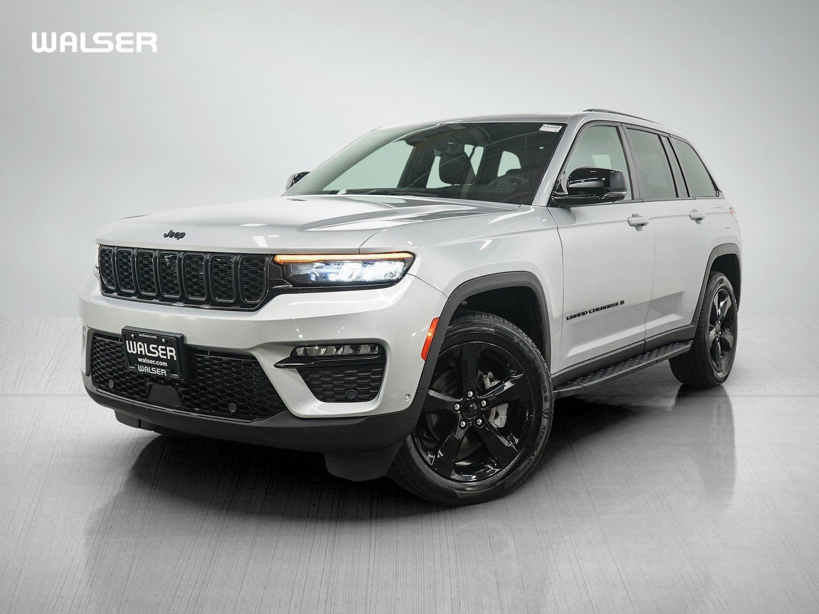 Used 2024 Jeep Grand Cherokee Limited w/ Luxury Tech Group II AWD/4WD image 1
