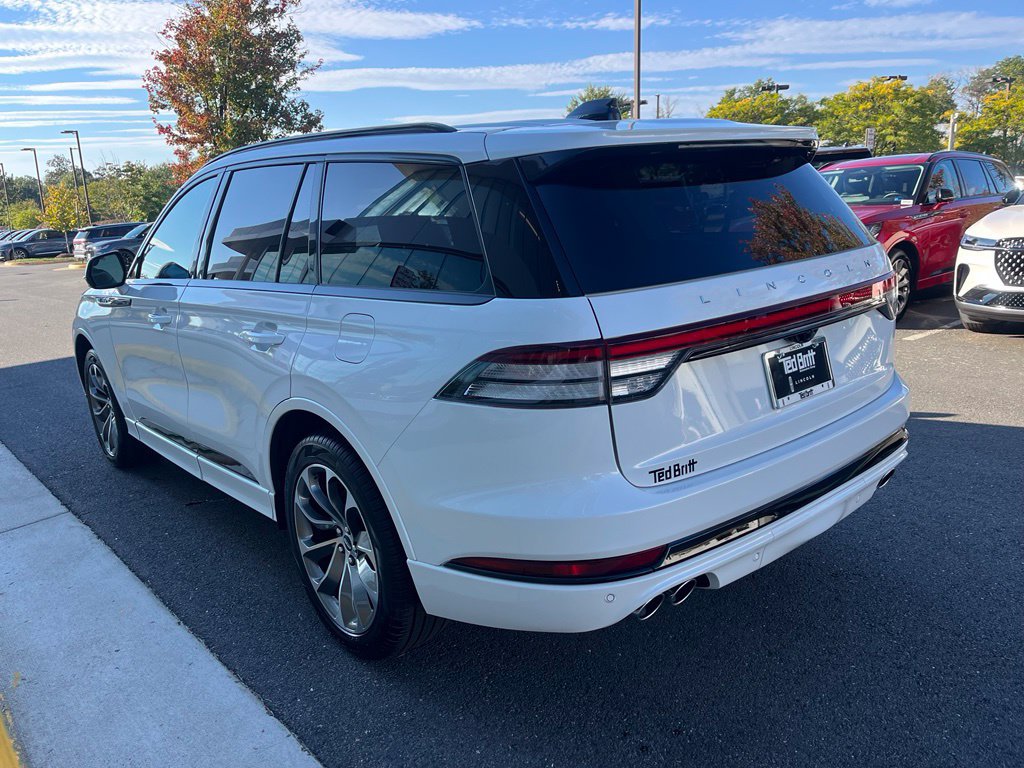 Used 2026 Lincoln Aviator AWD image 6