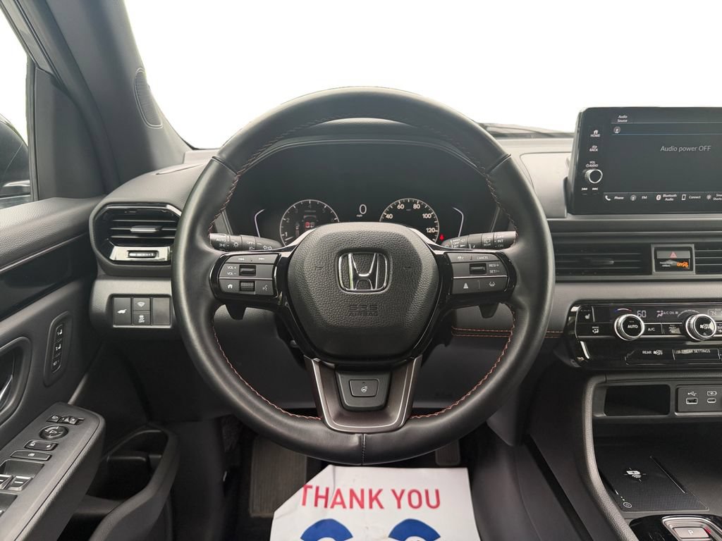Used 2025 Honda Pilot TrailSport image 12