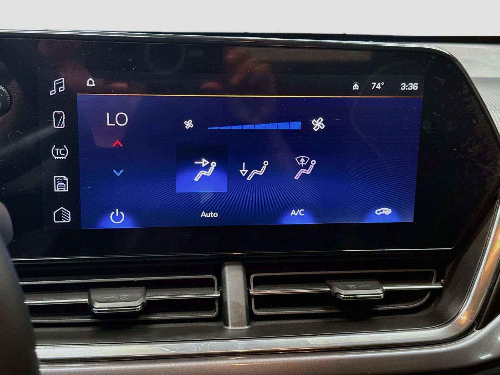 New 2026 Chevrolet Trax ACTIV w/ Sunroof Package FWD image 21