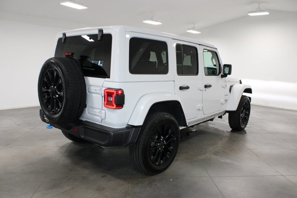Used 2024 Jeep Wrangler Unlimited Sahara AWD/4WD image 9