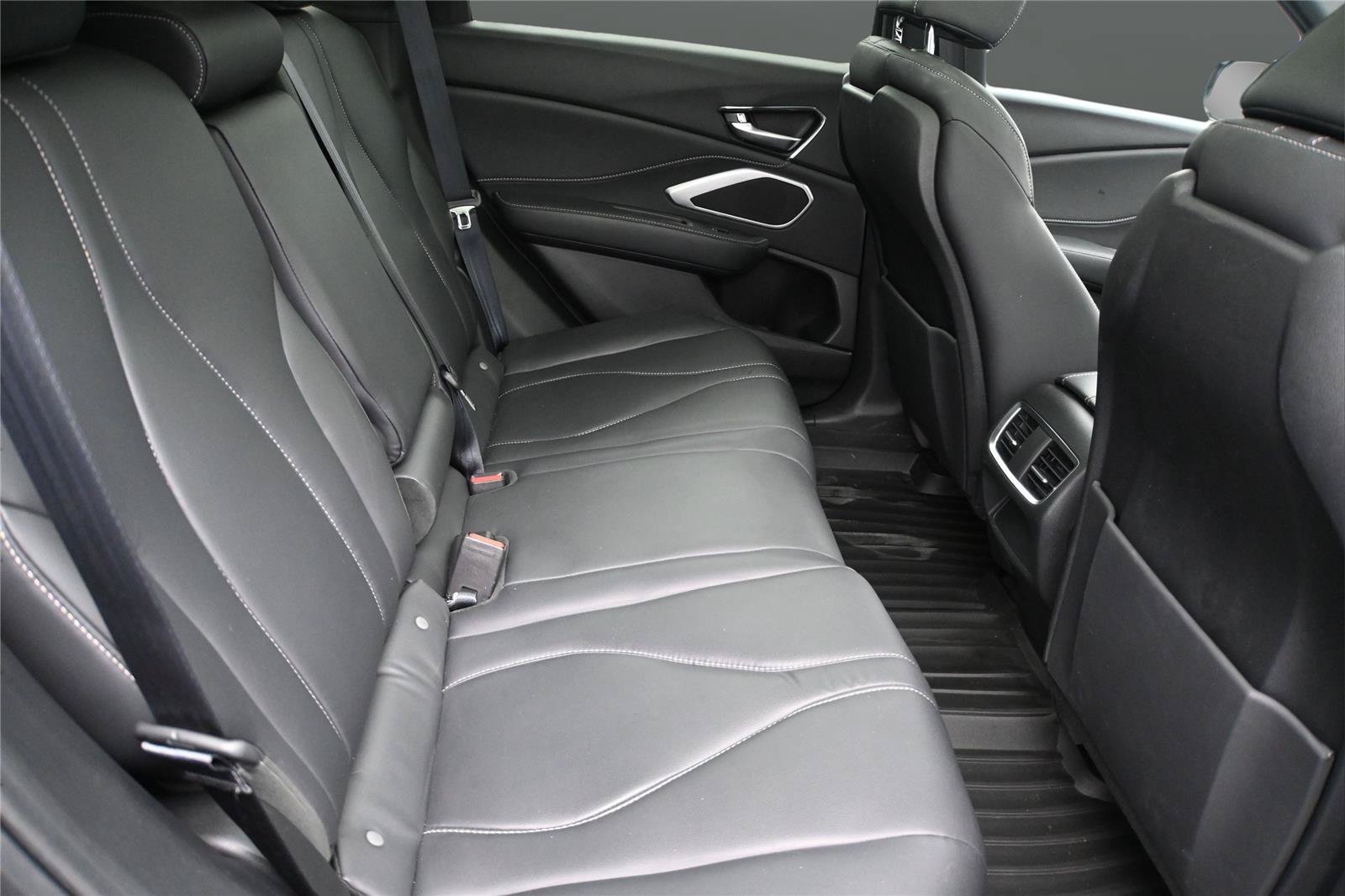 Used 2025 Acura RDX SH-AWD image 16