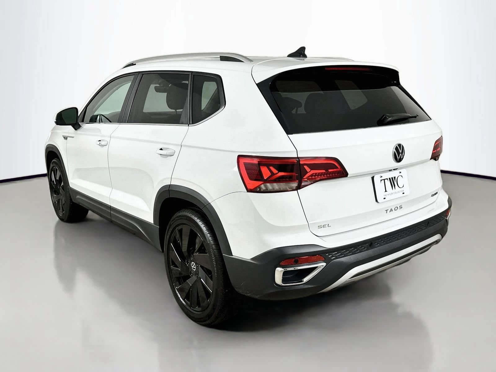 Used 2024 Volkswagen Taos SEL AWD/4WD image 7