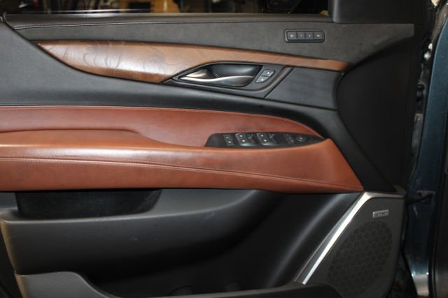 Used 2019 Cadillac Escalade Premium Luxury AWD/4WD image 23