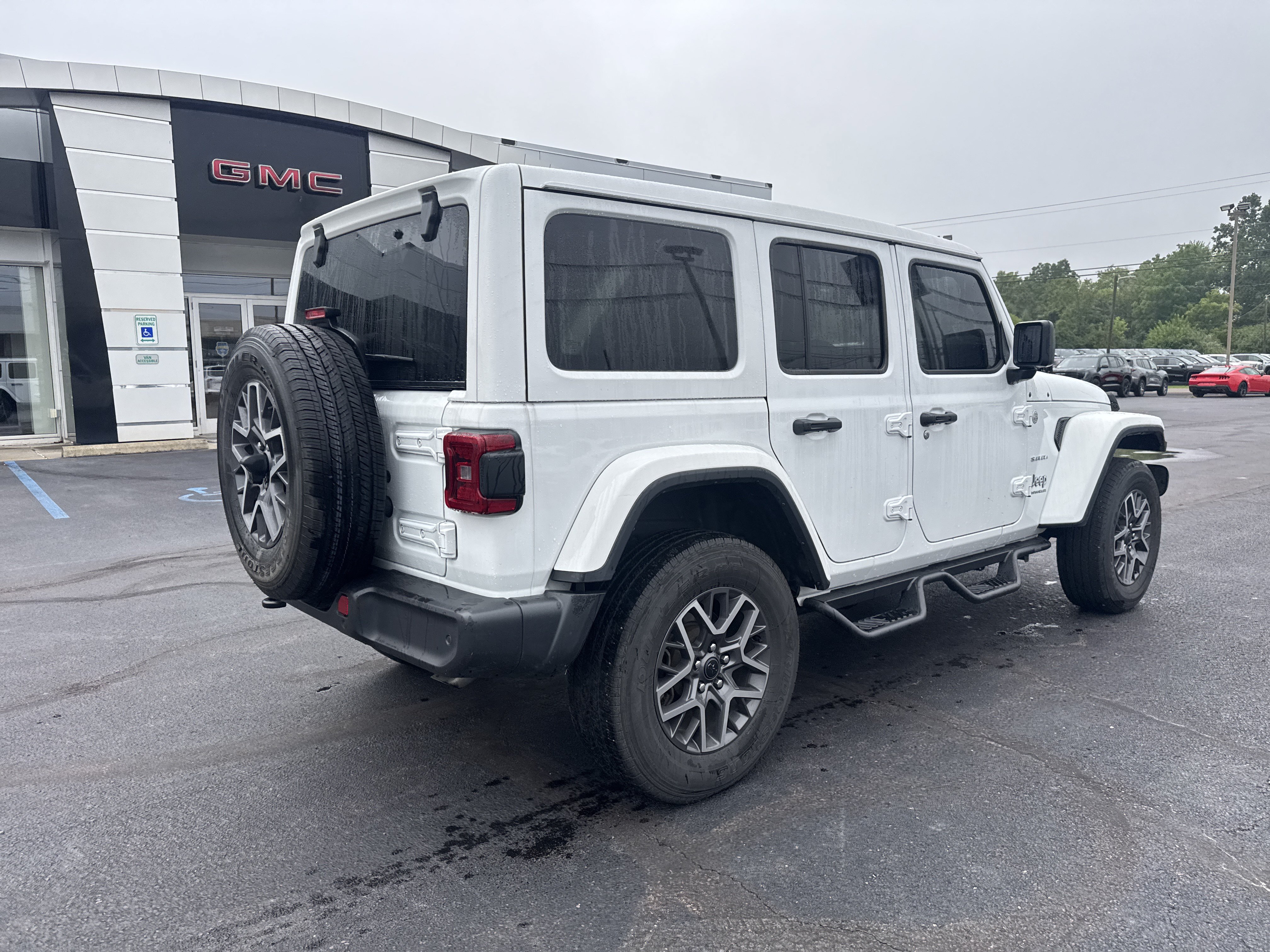 Used 2024 Jeep Wrangler Unlimited Sahara w/ Technology Group AWD/4WD video 3