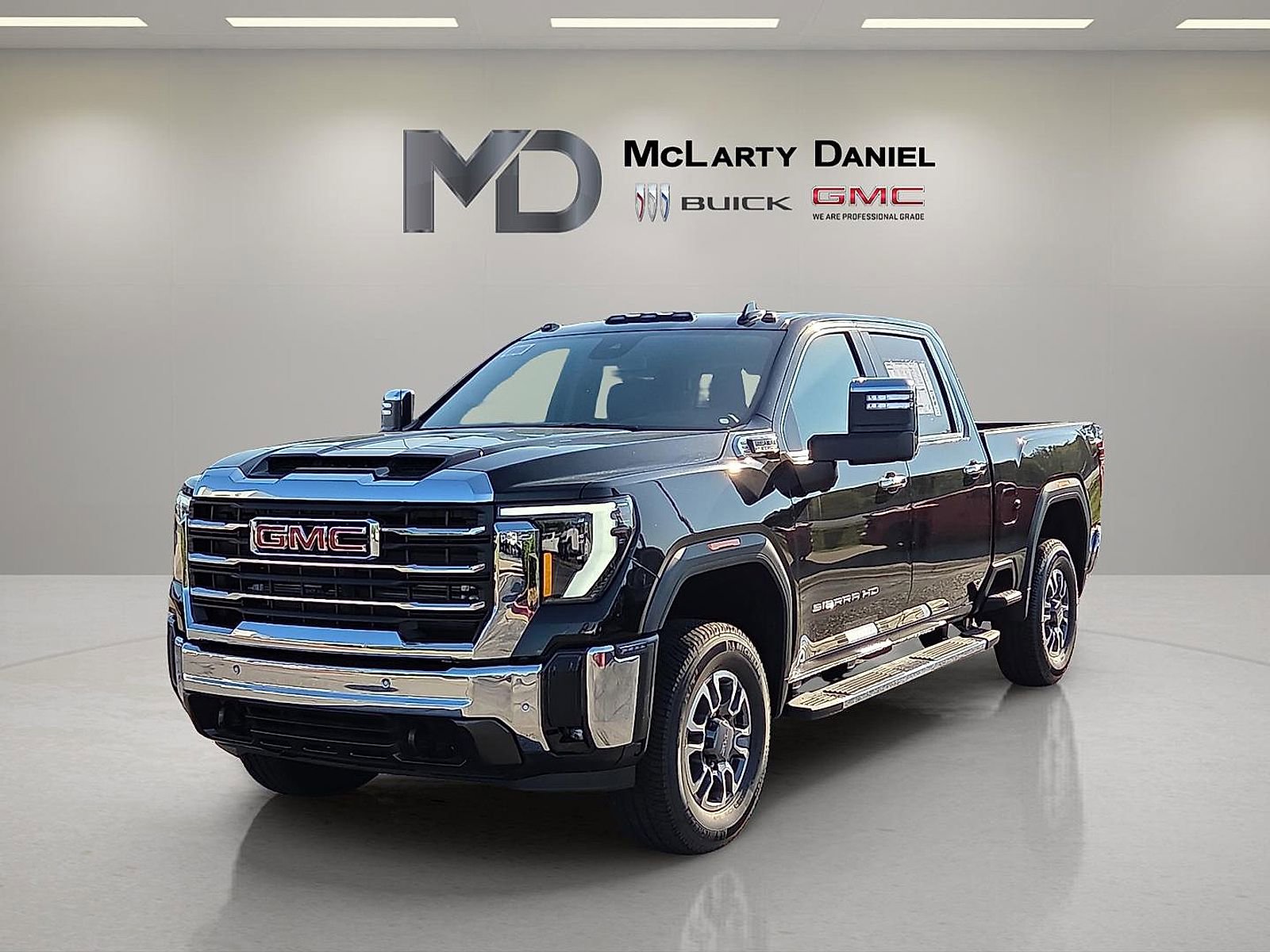 Used 2025 GMC Sierra 2500 SLT w/ SLT Convenience Package image 2