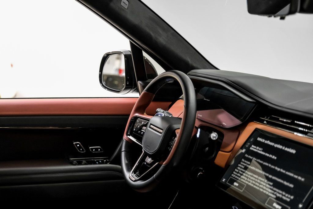 Used 2024 Land Rover Range Rover Sport image 12