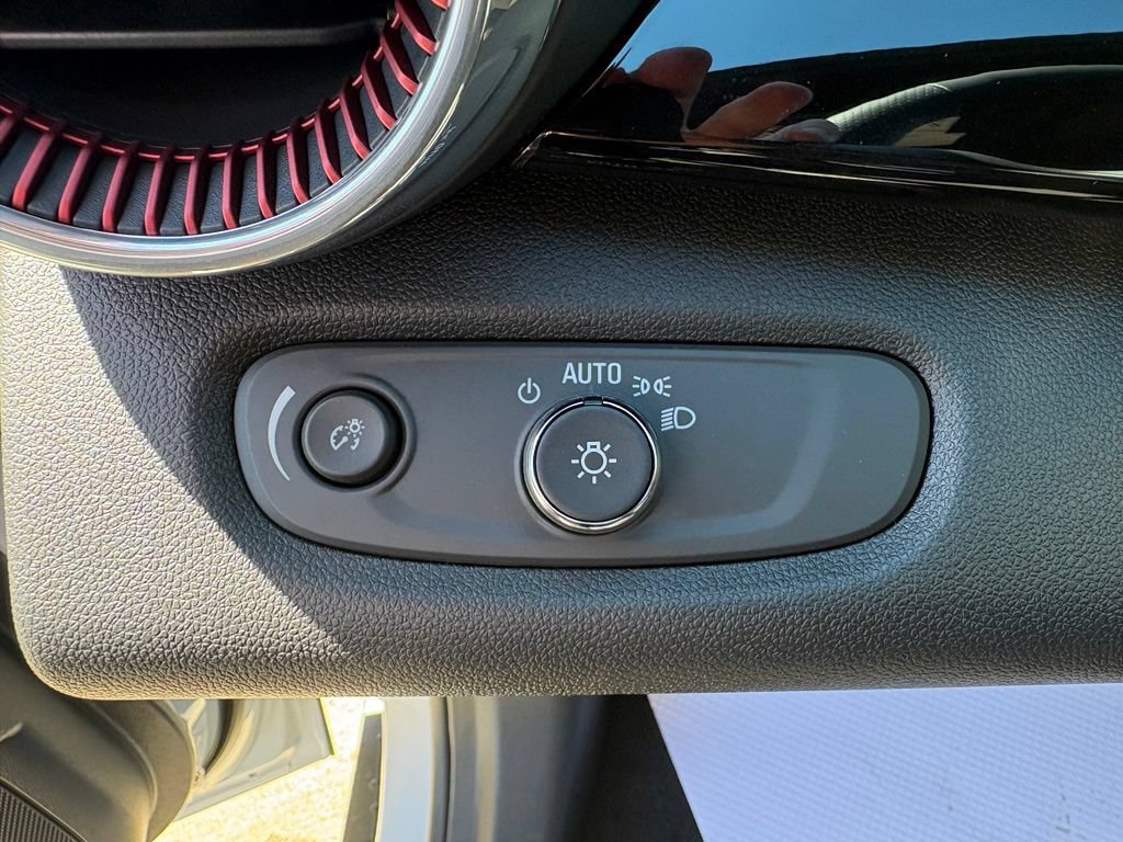 New 2026 Chevrolet Trax RS w/ Sunroof Package FWD image 17