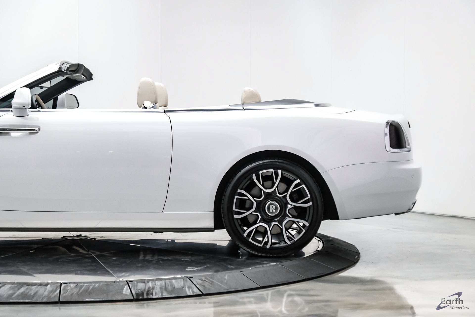 Used 2017 Rolls-Royce Dawn RWD image 12