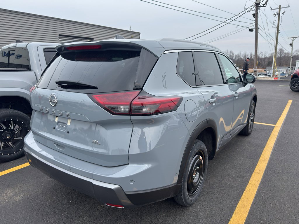 Used 2025 Nissan Rogue SL image 3