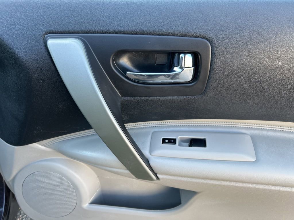 Used 2013 Nissan Rogue SL image 24