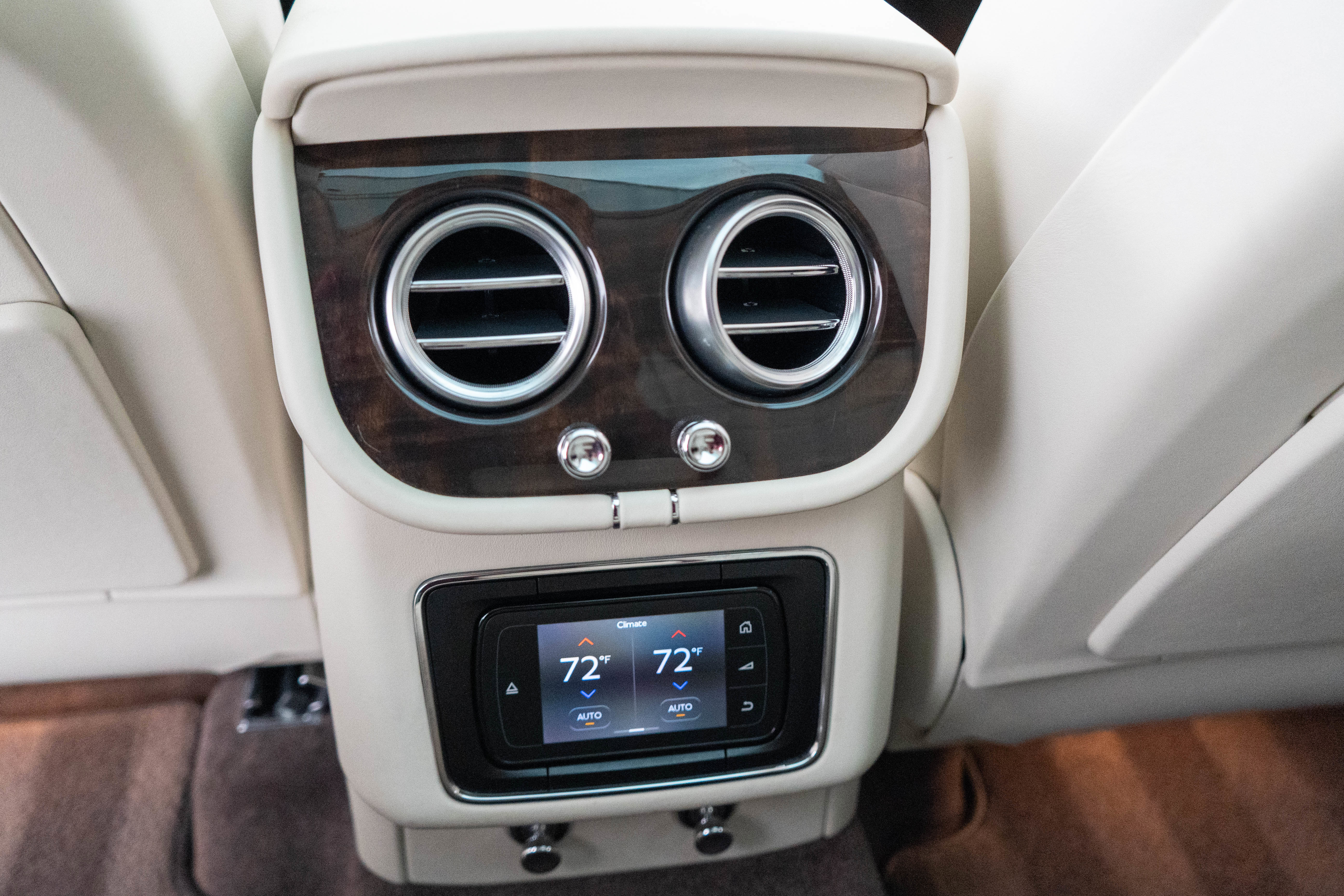 Used 2017 Bentley Bentayga image 35