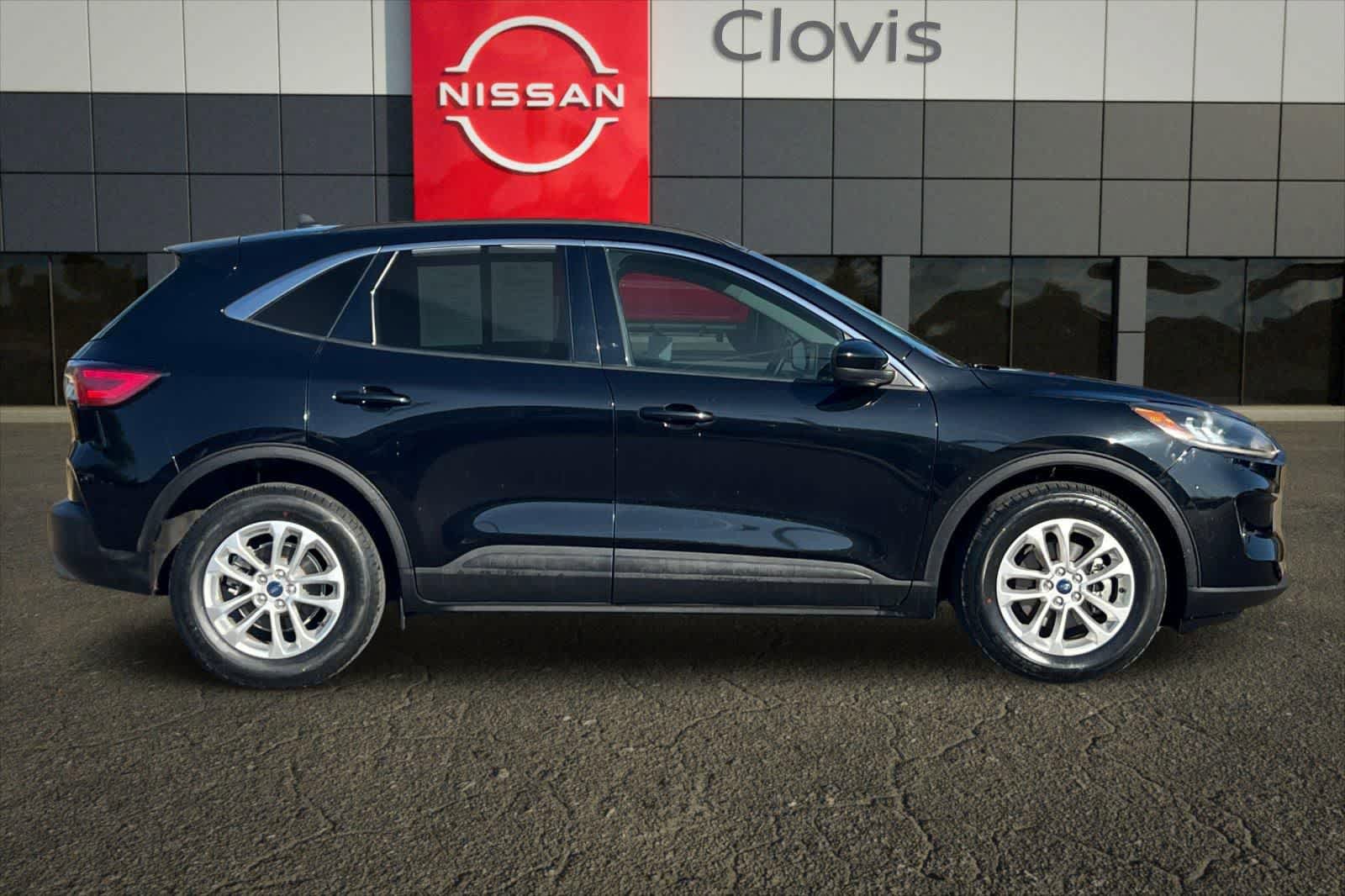 Used 2021 Ford Escape SE w/ Cold Weather Package image 9