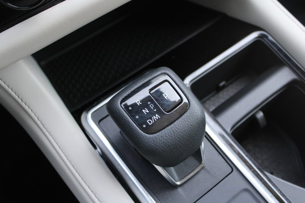 Used 2022 Nissan Pathfinder SL AWD/4WD image 18