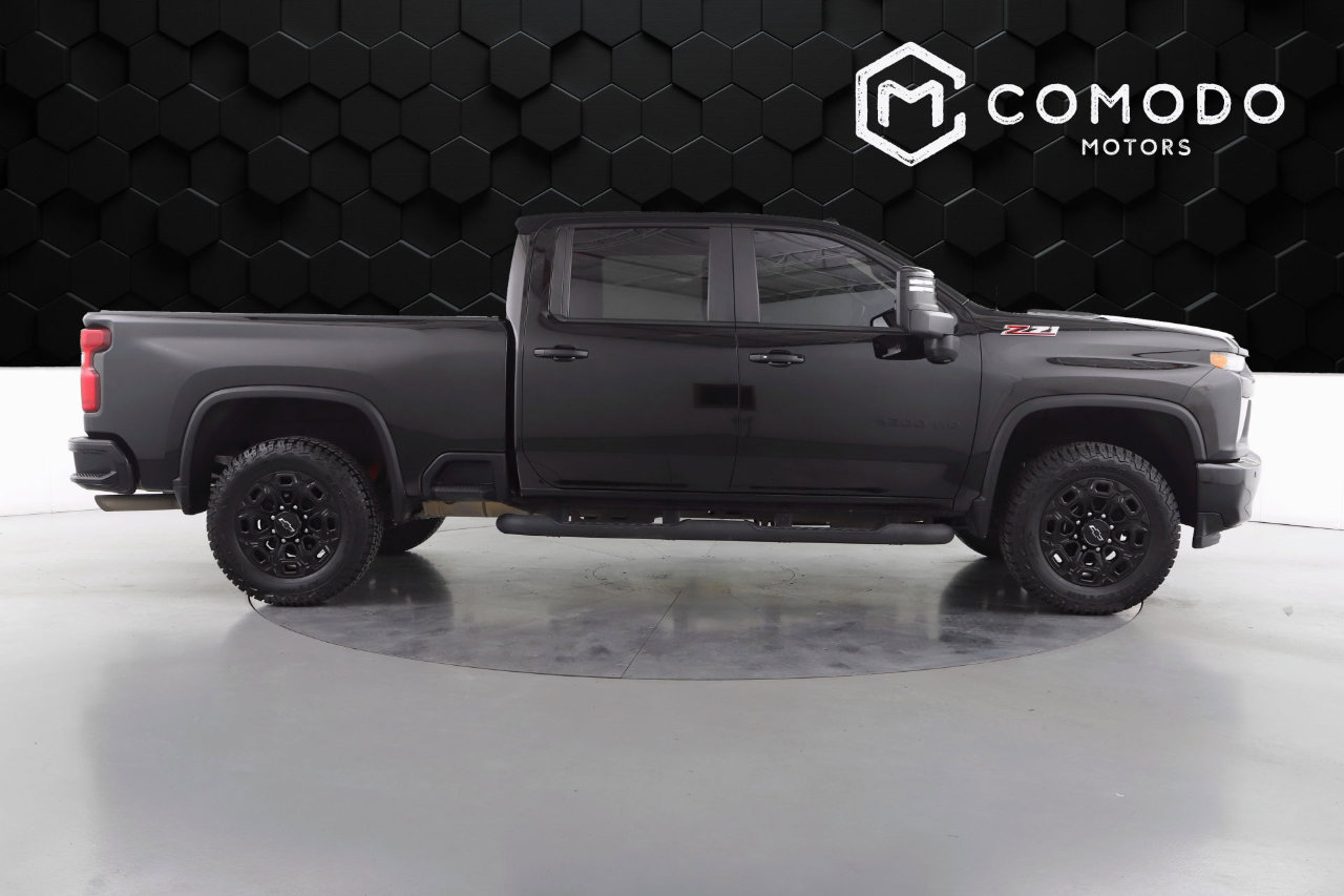Used 2022 Chevrolet Silverado 2500 LT w/ Midnight Edition image 2