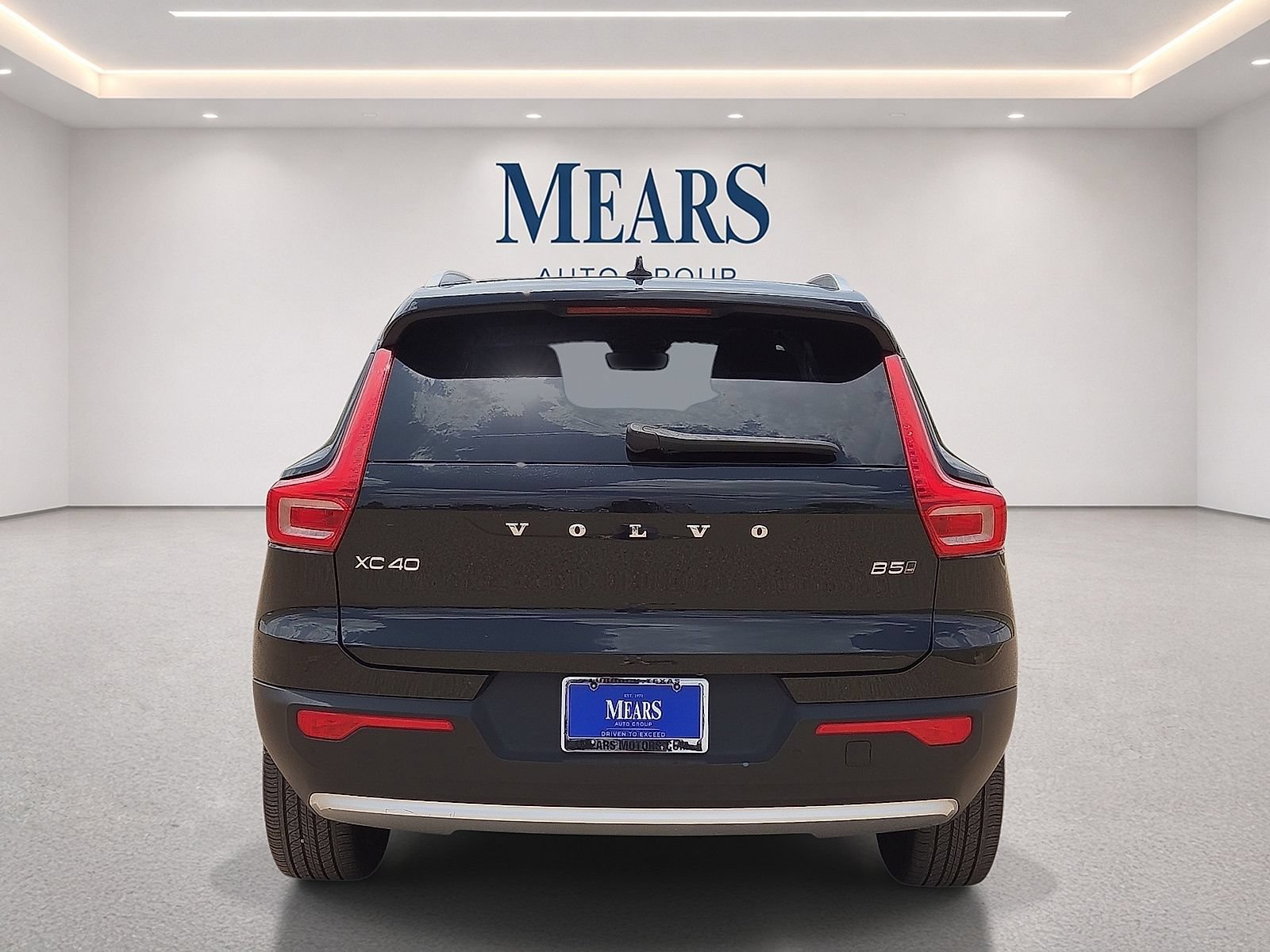 Used 2024 Volvo XC40 B5 Plus AWD/4WD image 4