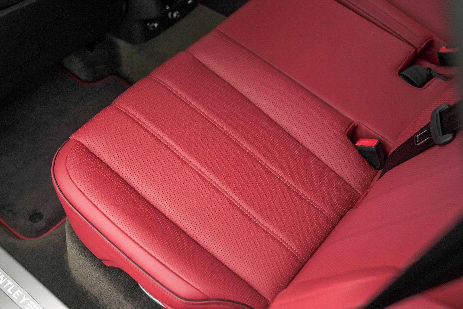 Used 2022 Bentley Bentayga image 27