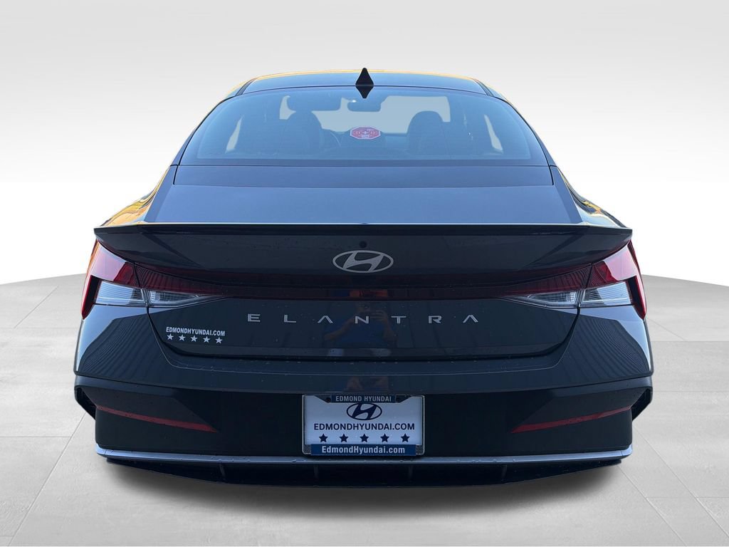 New 2026 Hyundai Elantra SEL Sport FWD image 5