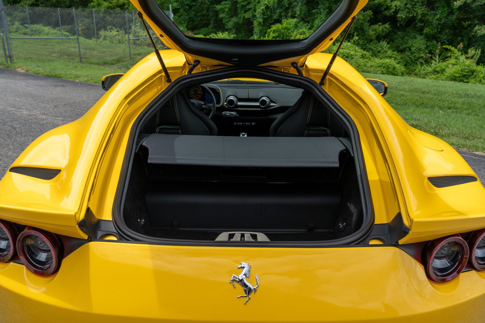 Used 2019 Ferrari 812 Superfast RWD image 13