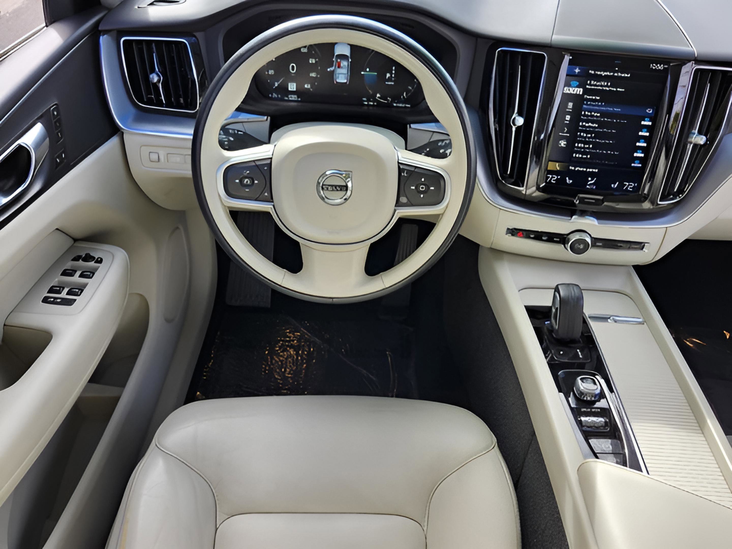 Used 2020 Volvo XC60 T8 Momentum w/ Protection Package Premier image 13