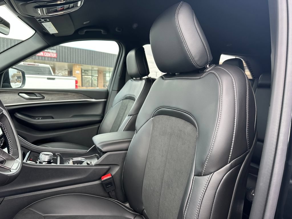 New 2026 Jeep Grand Cherokee Altitude AWD/4WD image 26