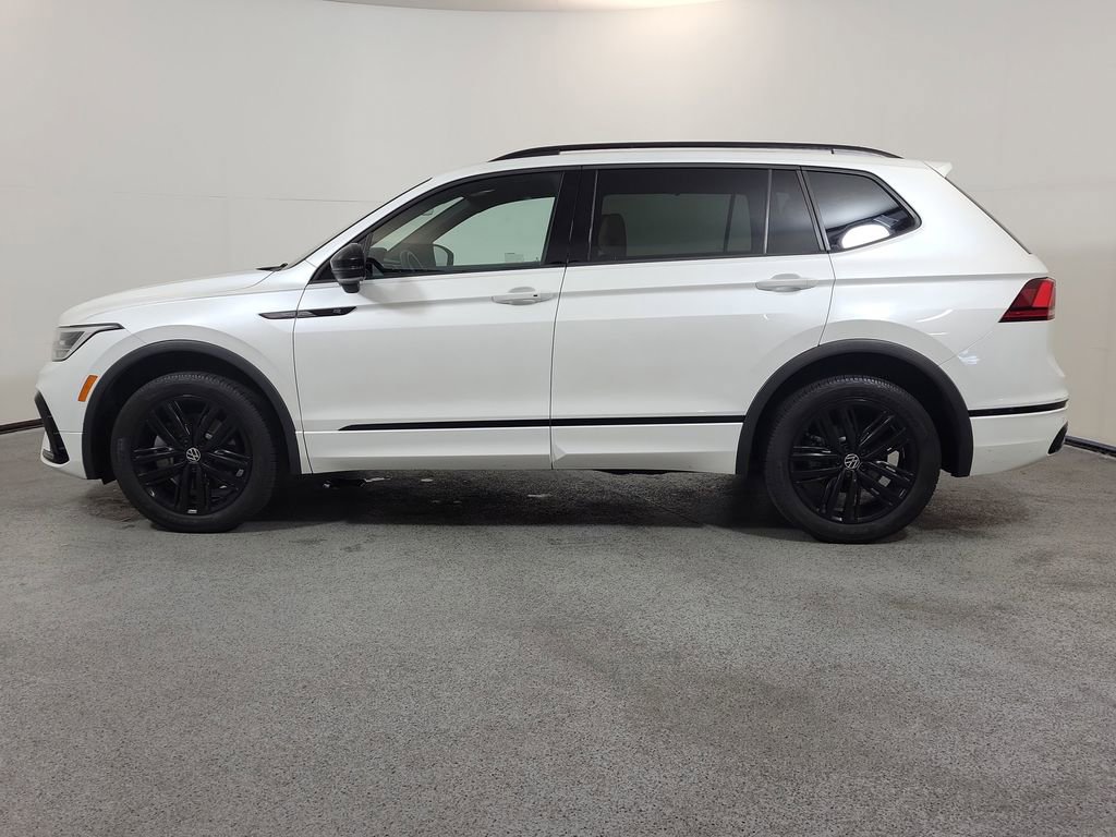 Used 2022 Volkswagen Tiguan SE R-Line AWD/4WD image 4