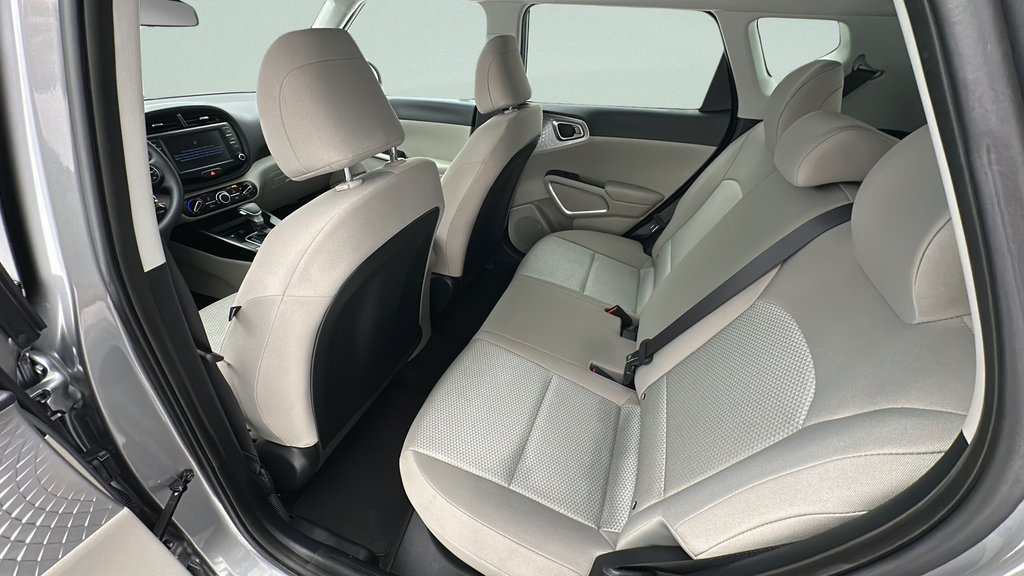 Used 2025 Kia Soul LX w/ LX Technology Package FWD image 9