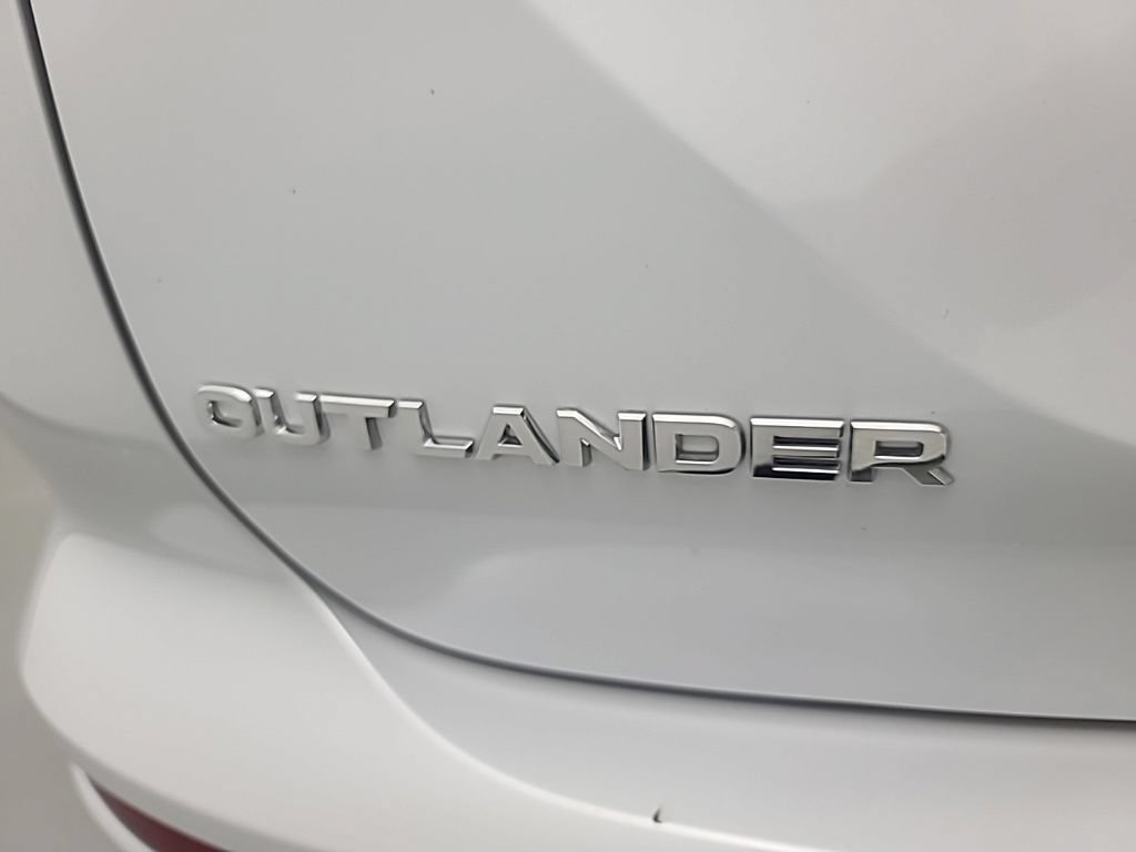 Used 2025 Mitsubishi Outlander SE AWD/4WD image 11