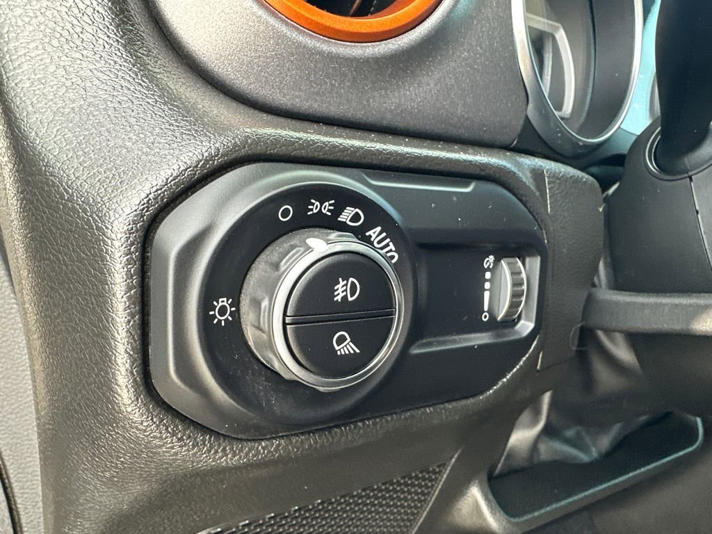 Used 2023 Jeep Gladiator Mojave w/ Cold Weather Group image 29