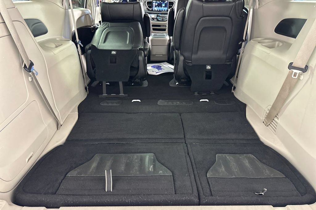 Used 2023 Chrysler Pacifica Touring-L FWD image 18