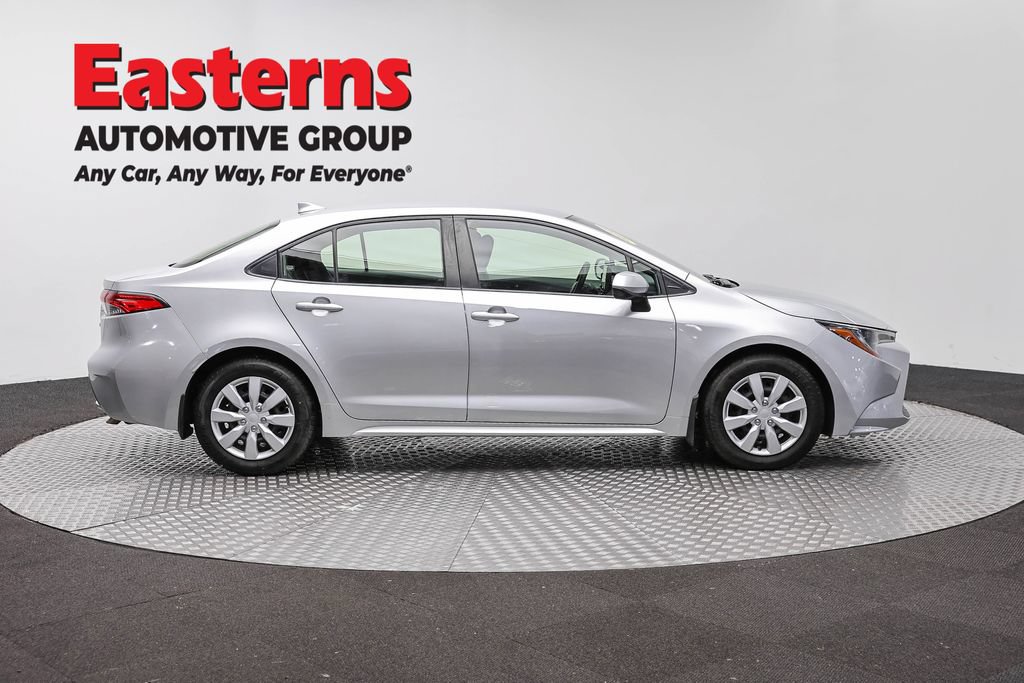 Used 2022 Toyota Corolla LE FWD image 4
