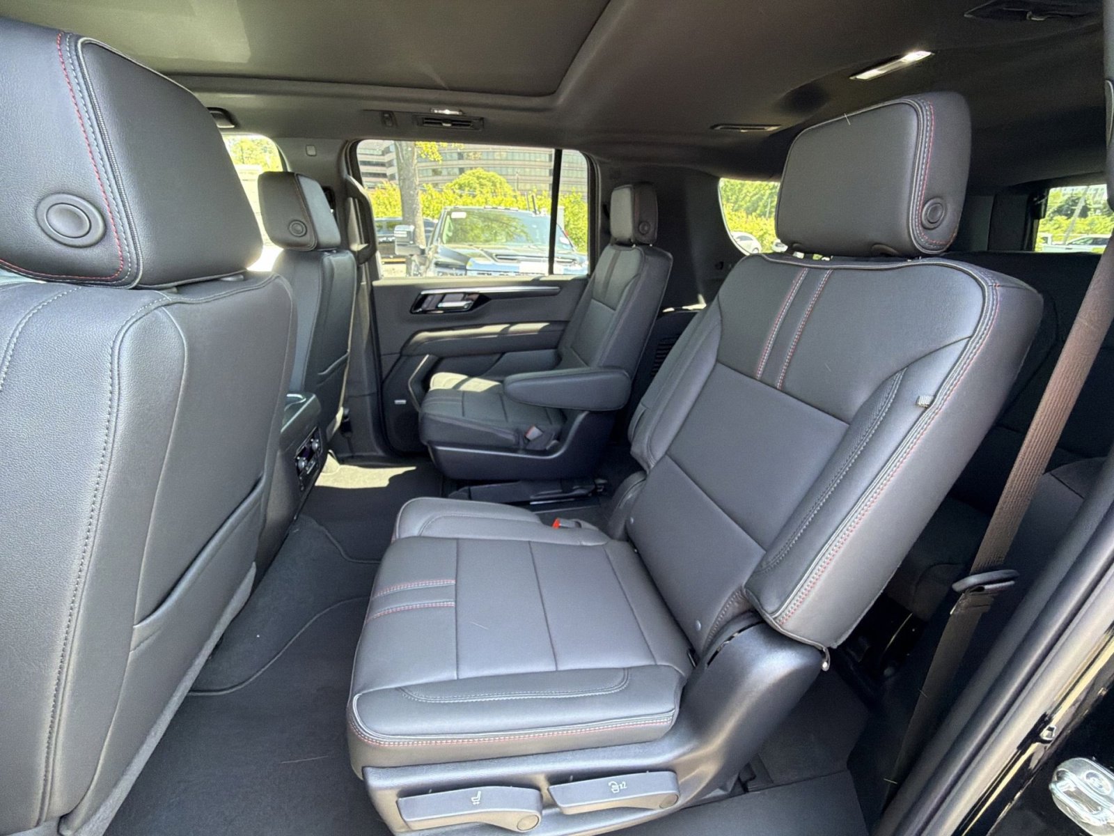 New 2026 Chevrolet Suburban RST w/ Comfort Package AWD/4WD image 25