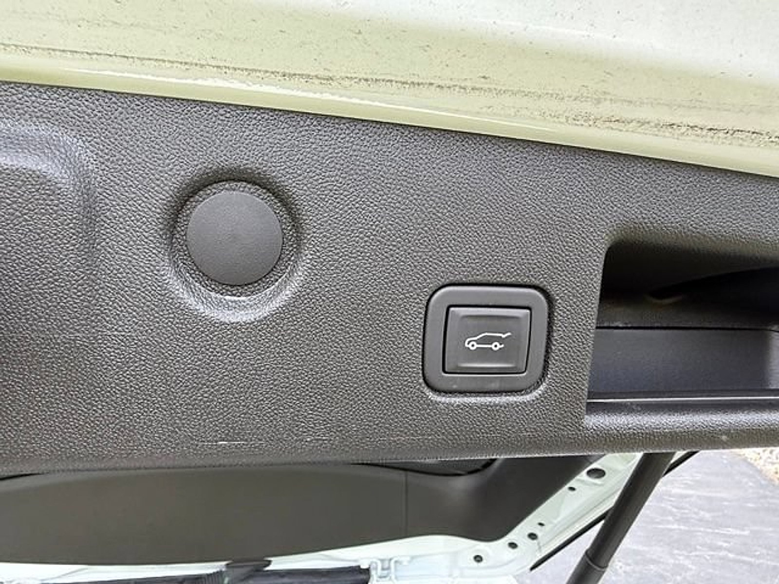 Used 2024 Chevrolet Equinox LT w/ LPO, Floor Liner Package AWD/4WD image 19