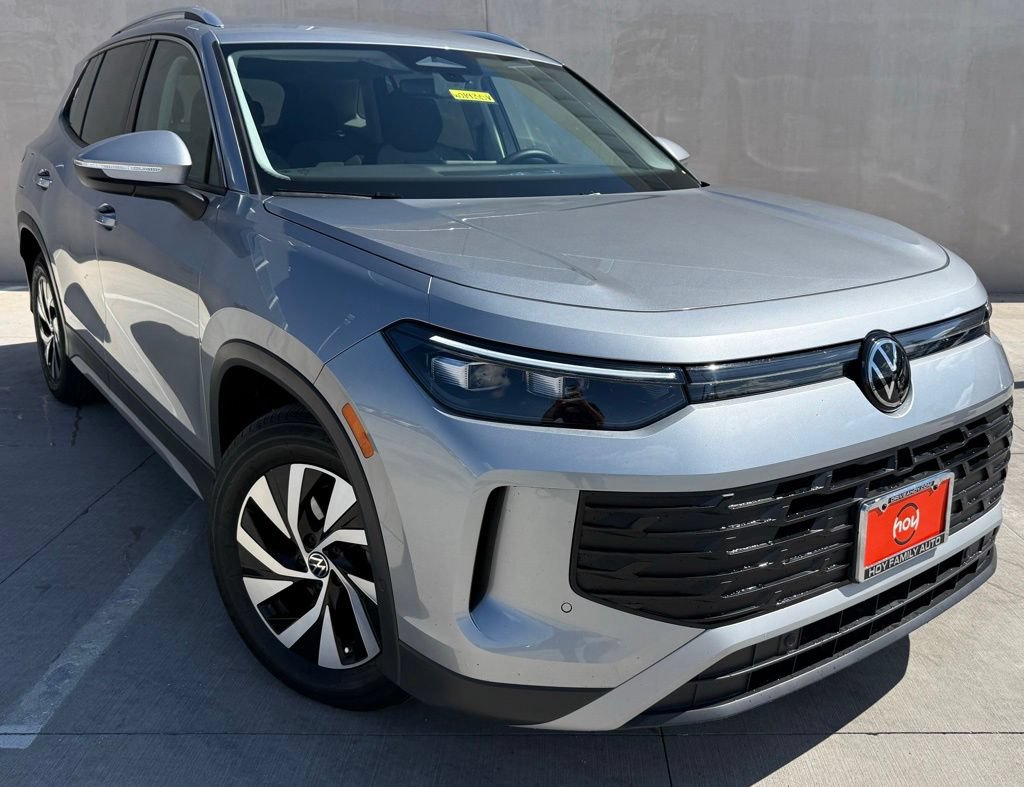 Certified 2025 Volkswagen Tiguan S FWD image 1