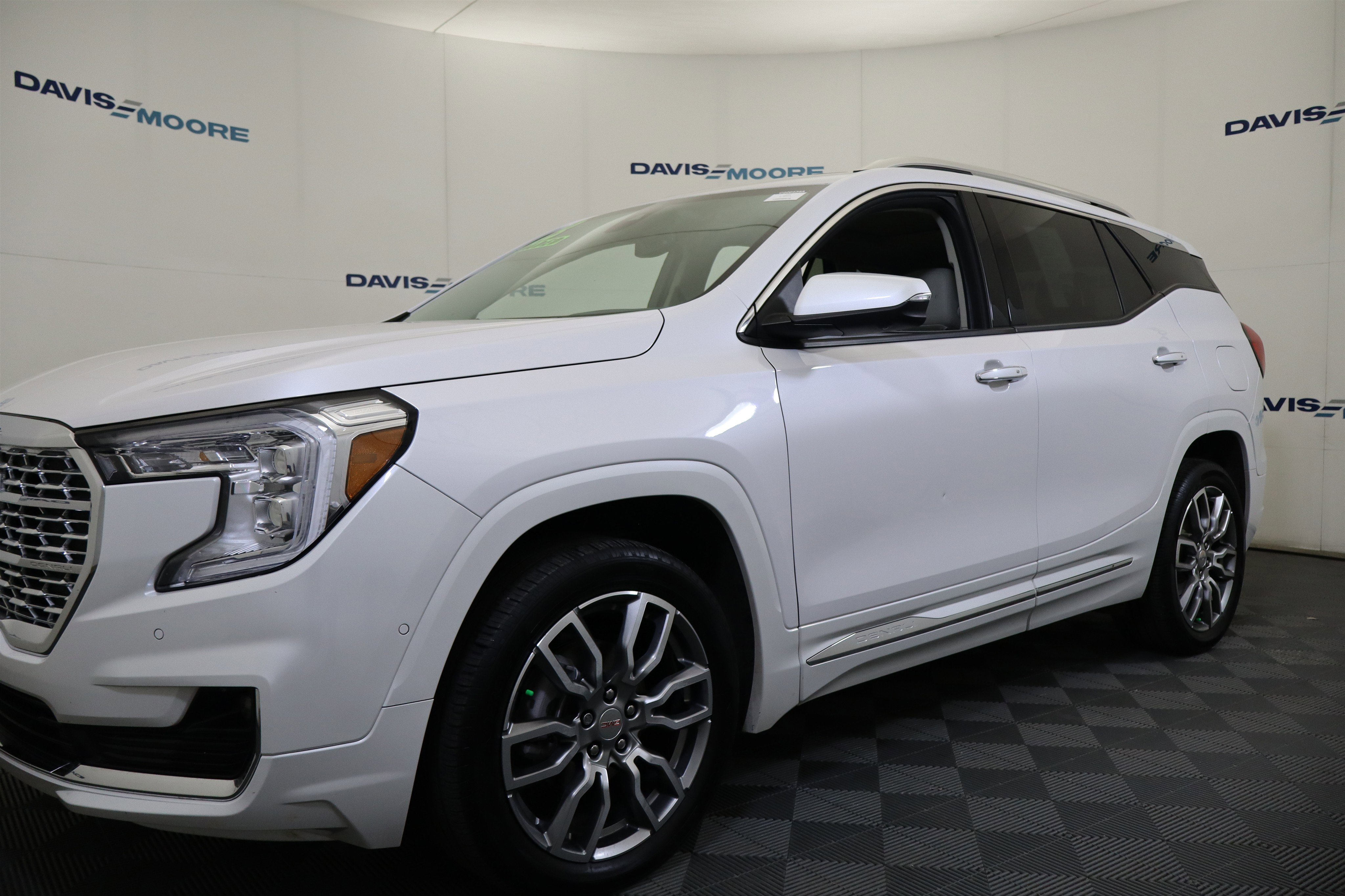 Used 2023 GMC Terrain Denali w/ Denali Premium Package image 47