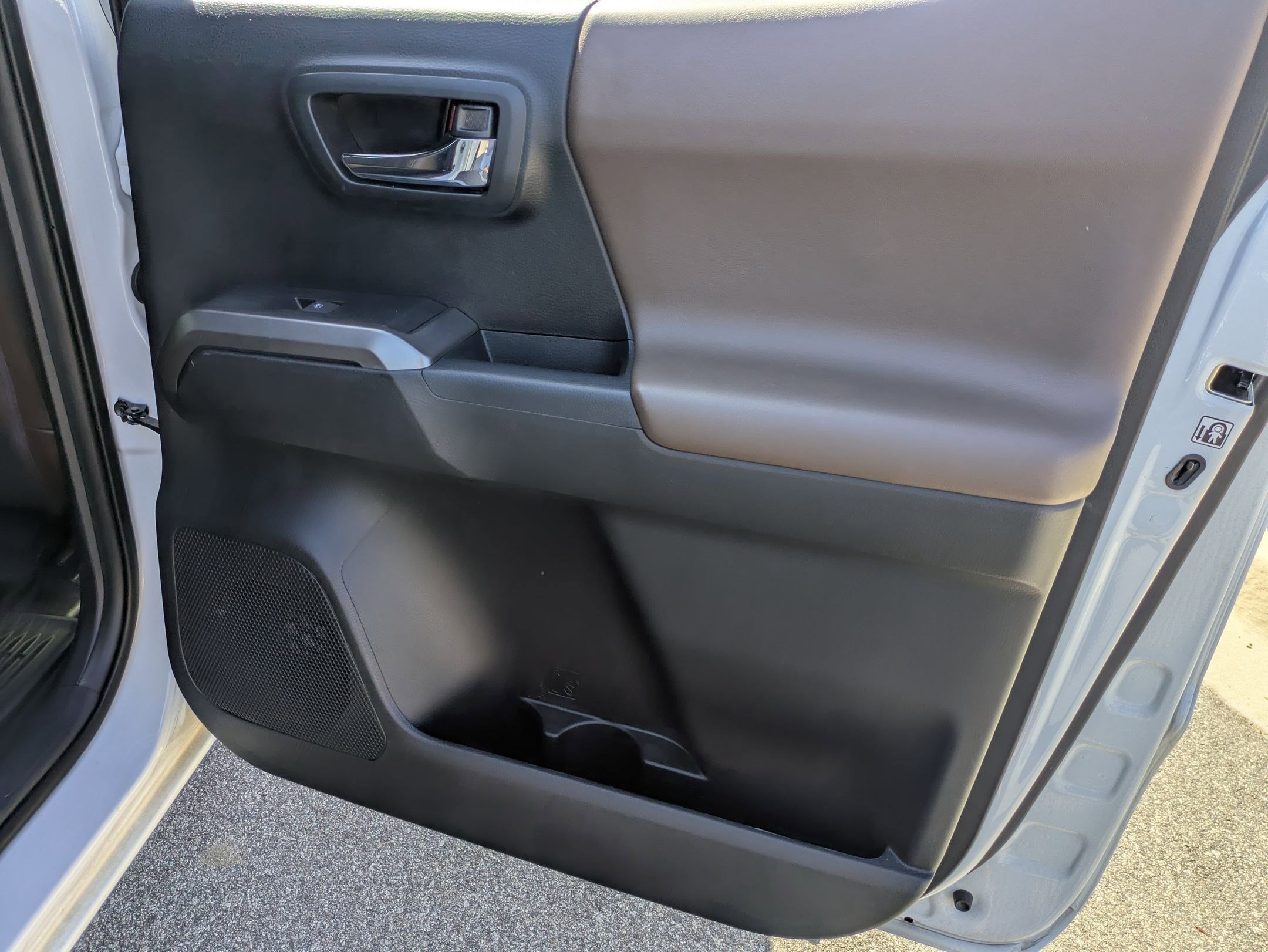 Used 2016 Toyota Tacoma Limited w/ Towing Package image 33