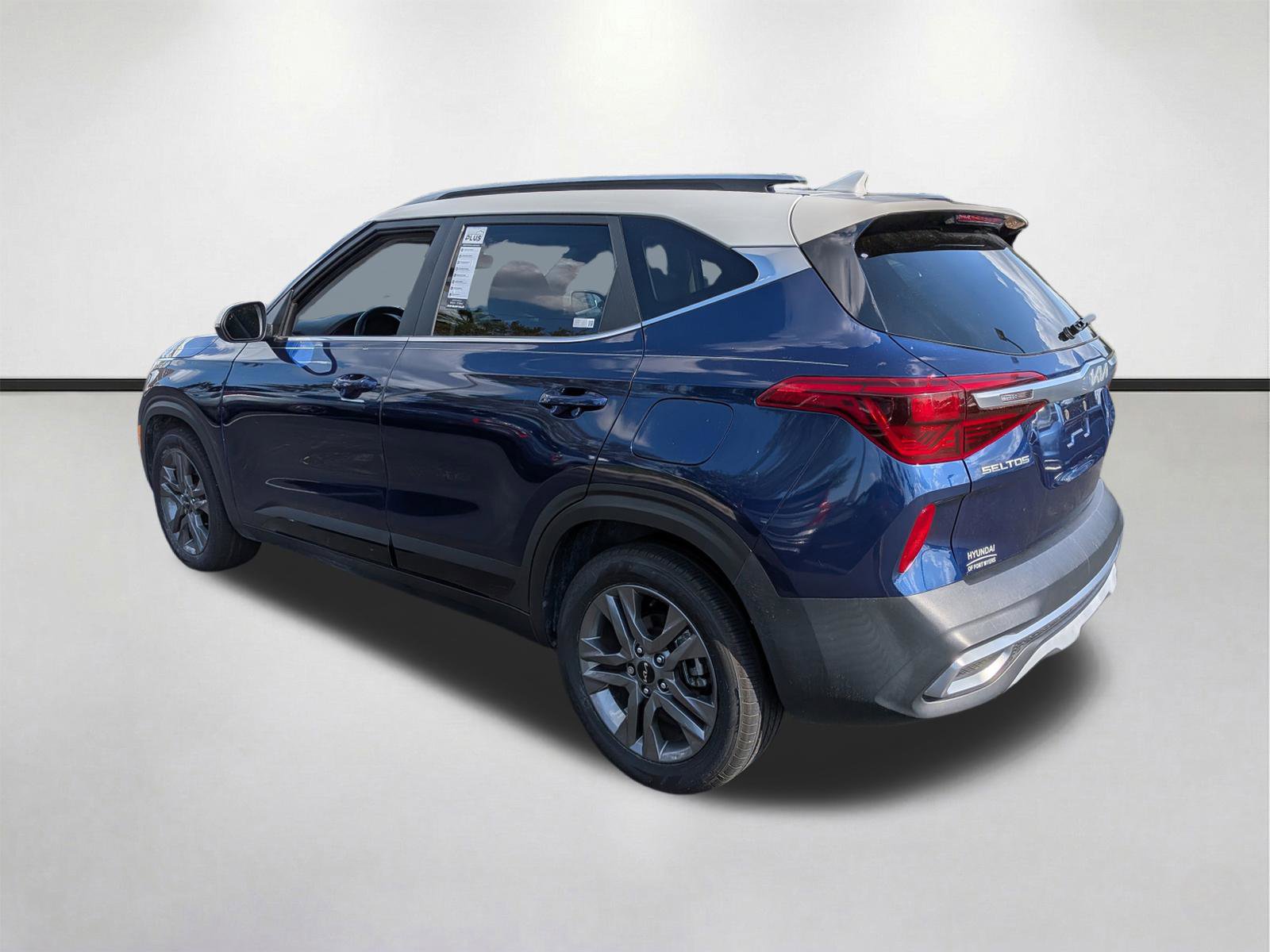 Used 2023 Kia Seltos S w/ Navigation Package image 6