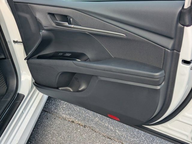 Used 2025 Toyota Camry LE w/ Convenience Package image 13