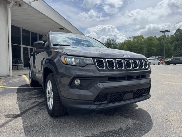 Used 2024 Jeep Compass Latitude AWD/4WD image 7