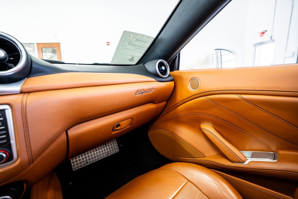 Used 2016 Ferrari California T image 57