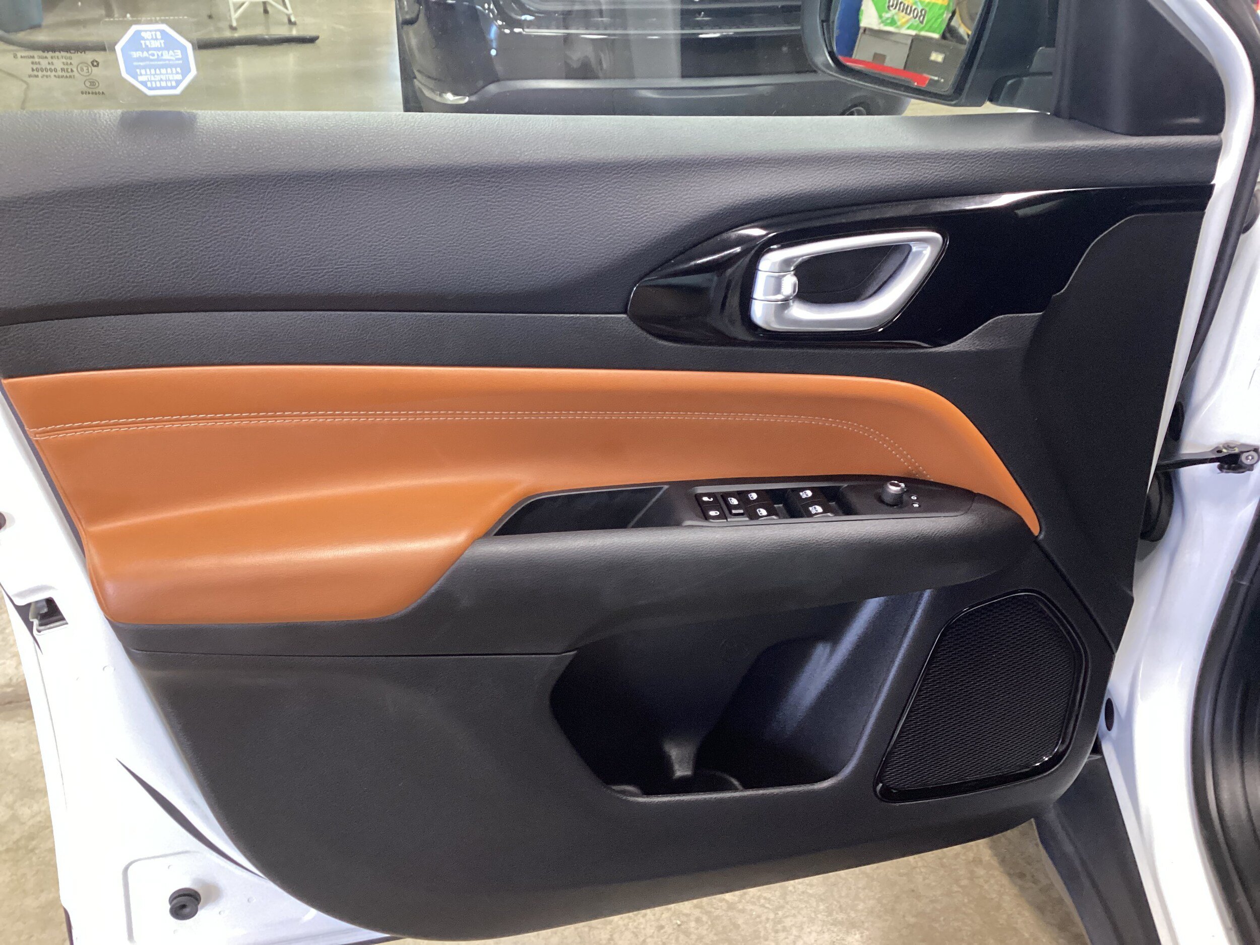 Used 2025 Jeep Compass Limited AWD/4WD image 12
