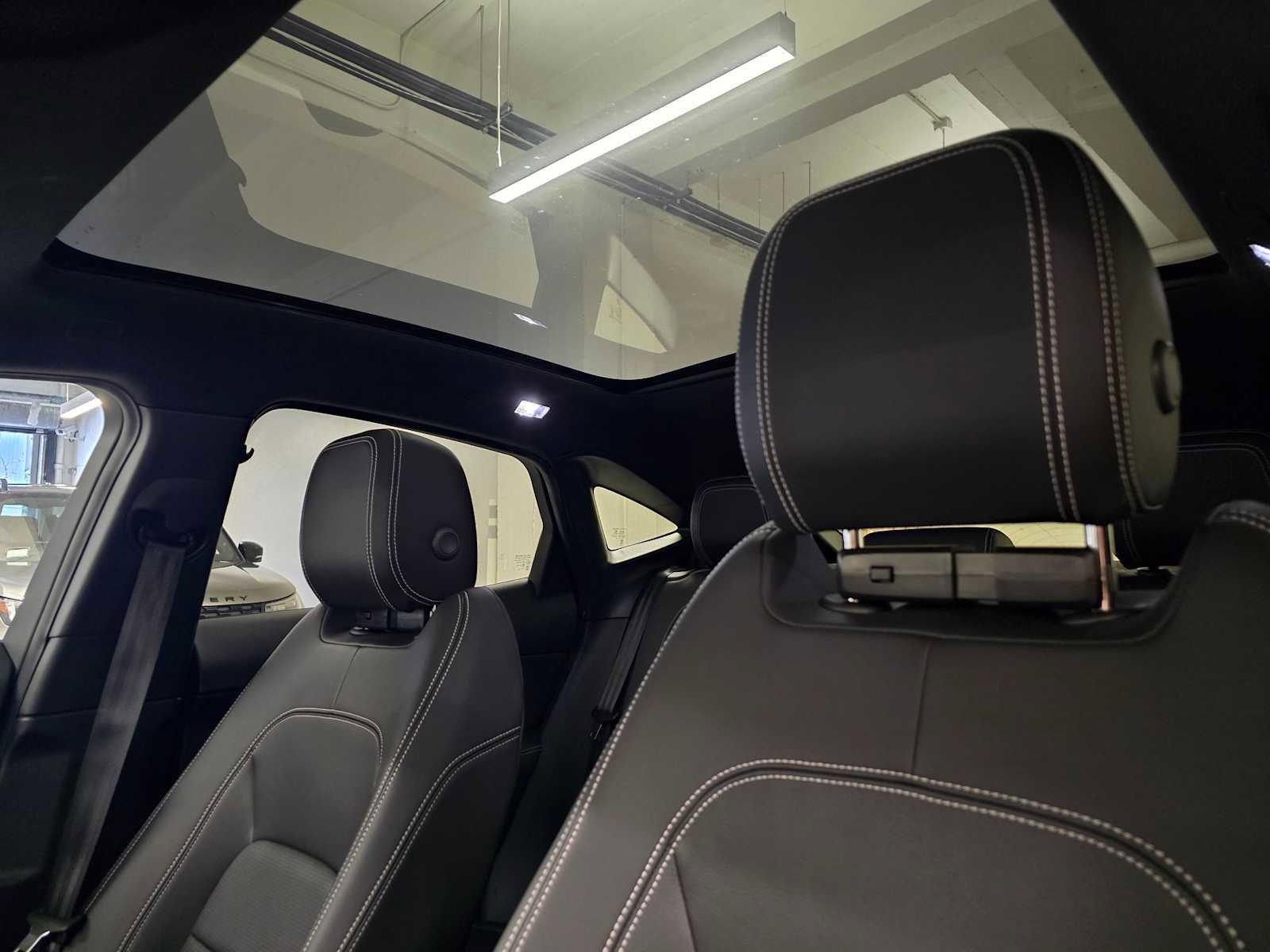 Used 2024 Jaguar E-PACE R-Dynamic SE image 23