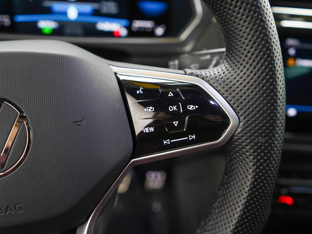 Used 2023 Volkswagen Tiguan SE R-Line image 23