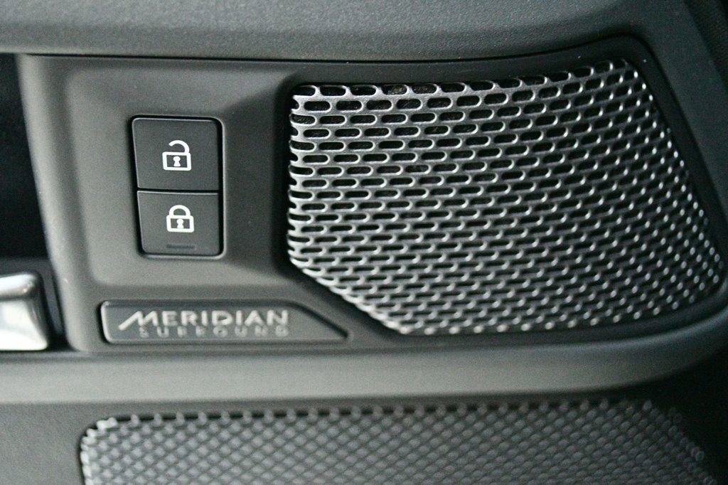 Used 2023 Land Rover Defender 110 X-Dynamic SE image 60