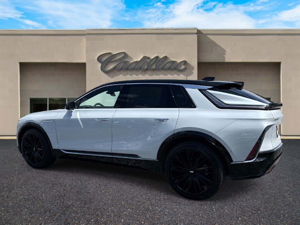 New 2026 Cadillac Lyriq Signature Luxury w/ LPO, Blue Accent Package AWD/4WD image 5