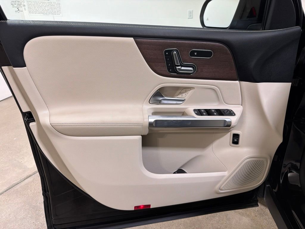 Used 2023 Mercedes-Benz GLB 250 4MATIC image 9