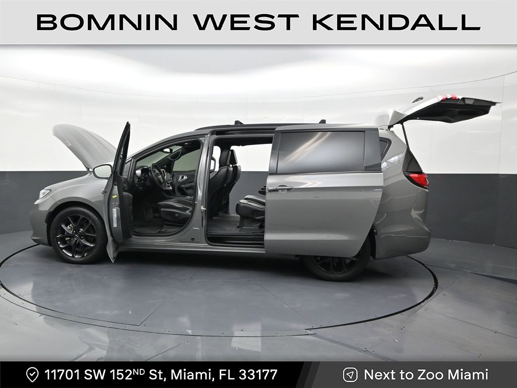 Used 2022 Chrysler Pacifica Limited w/ S Appearance Package image 31