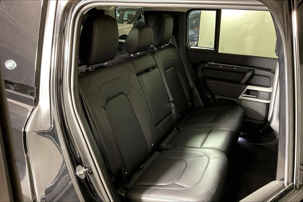 Used 2024 Land Rover Defender 110 SE AWD/4WD image 26
