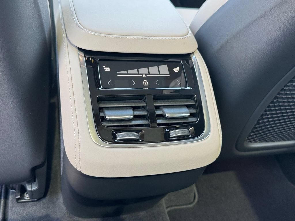 Certified 2025 Volvo XC90 B5 Plus AWD/4WD image 11